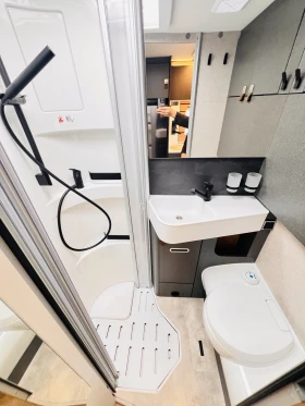 Кемпер HYMER / ERIBA 4X4 MEDCEDES 3500 кг., снимка 16