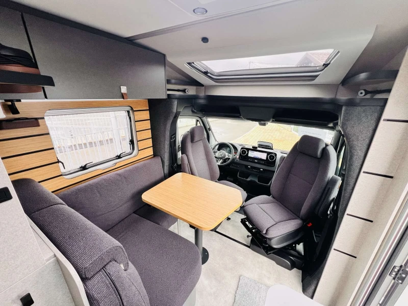 Кемпер HYMER / ERIBA 4X4 MEDCEDES 3500 кг., снимка 9 - Каравани и кемпери - 53300264