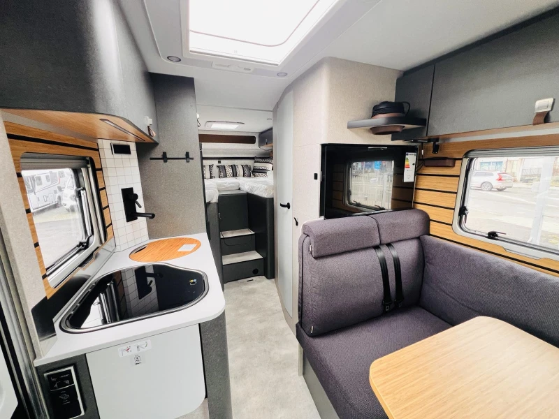 Кемпер HYMER / ERIBA 4X4 MEDCEDES 3500 кг., снимка 11 - Каравани и кемпери - 53300264