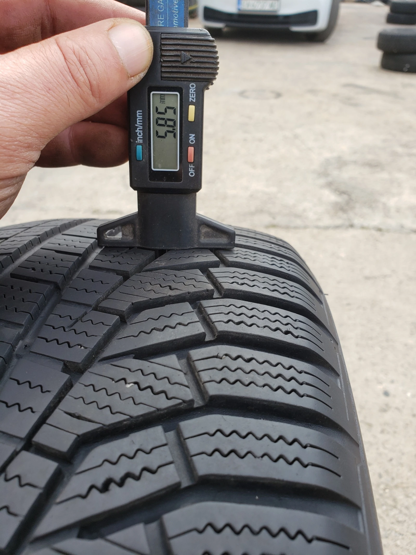 Гуми Зимни 215/60R16, снимка 8 - Гуми и джанти - 56224210