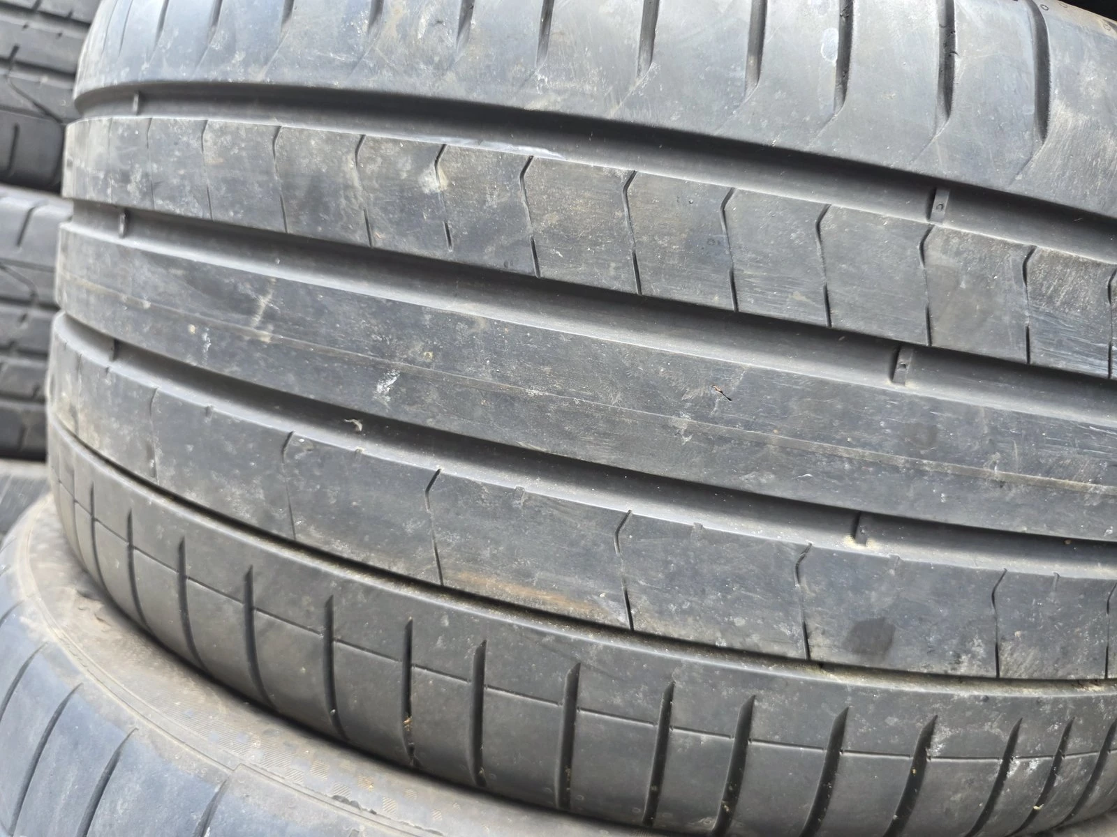 Гуми Летни 255/35R21, снимка 4 - Гуми и джанти - 56731057