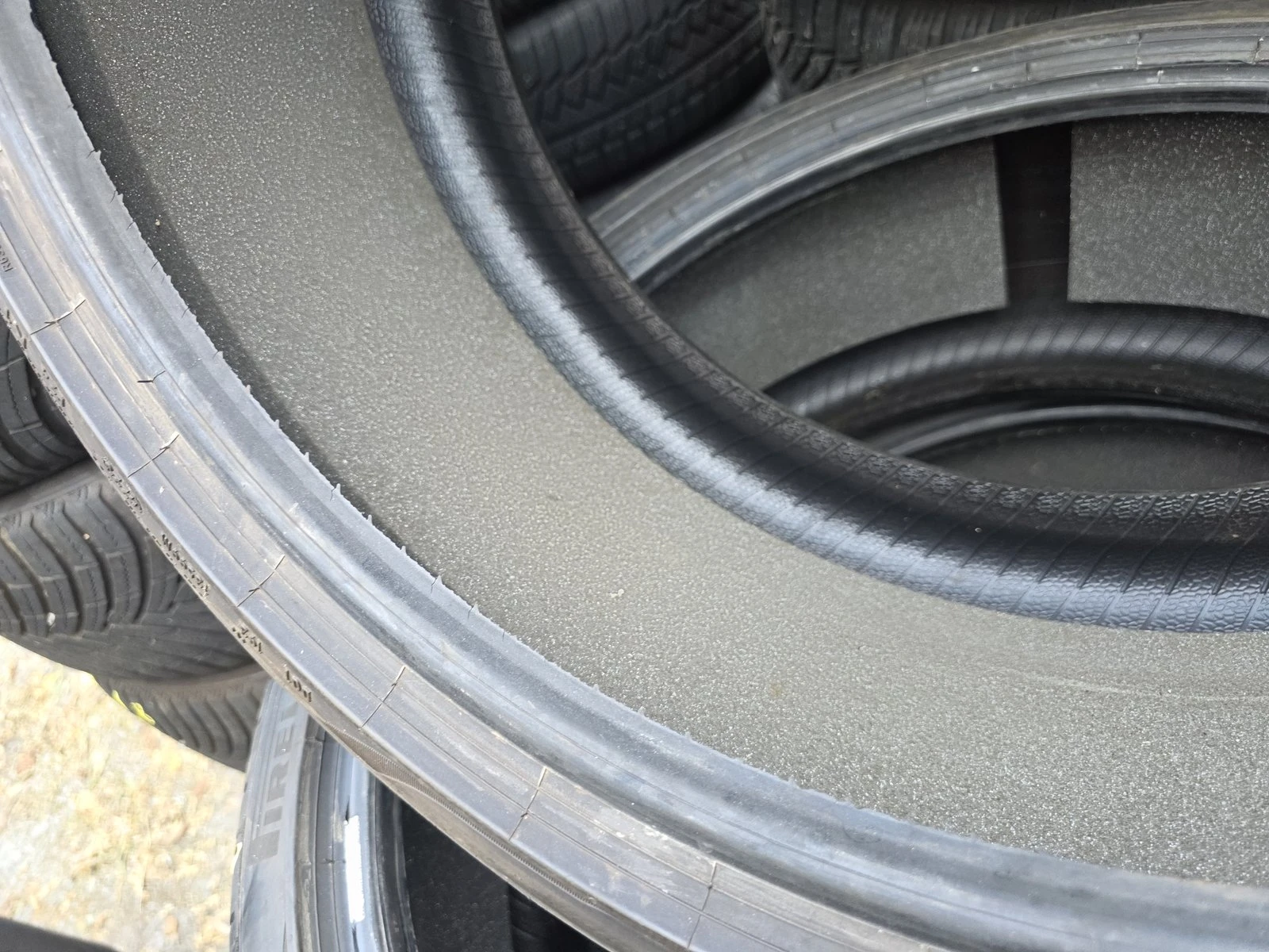 Гуми Летни 255/35R21, снимка 11 - Гуми и джанти - 56731057