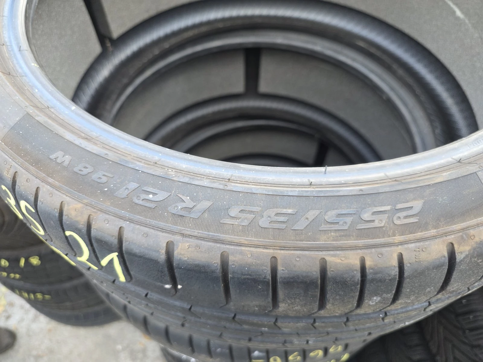 Гуми Летни 255/35R21, снимка 7 - Гуми и джанти - 56731057