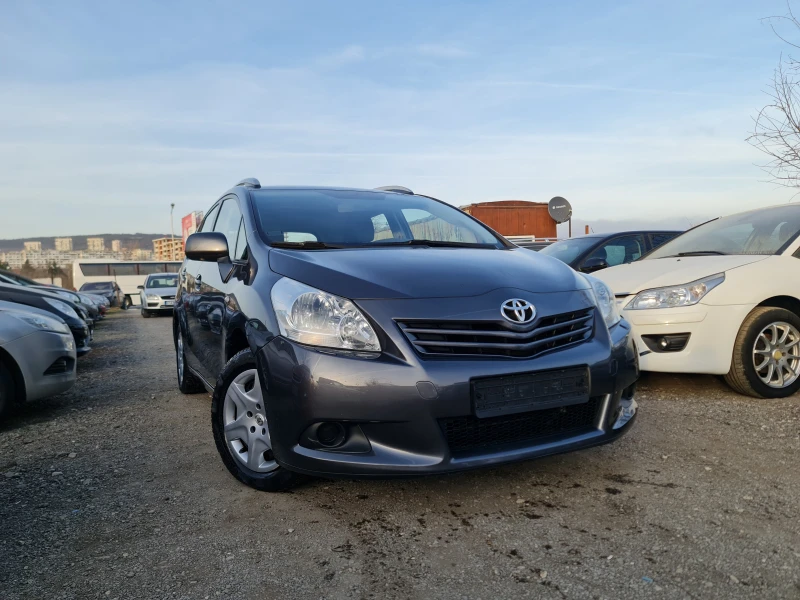 Toyota Verso КАТО ЧИСТО НОВА, снимка 3 - Автомобили и джипове - 48085888