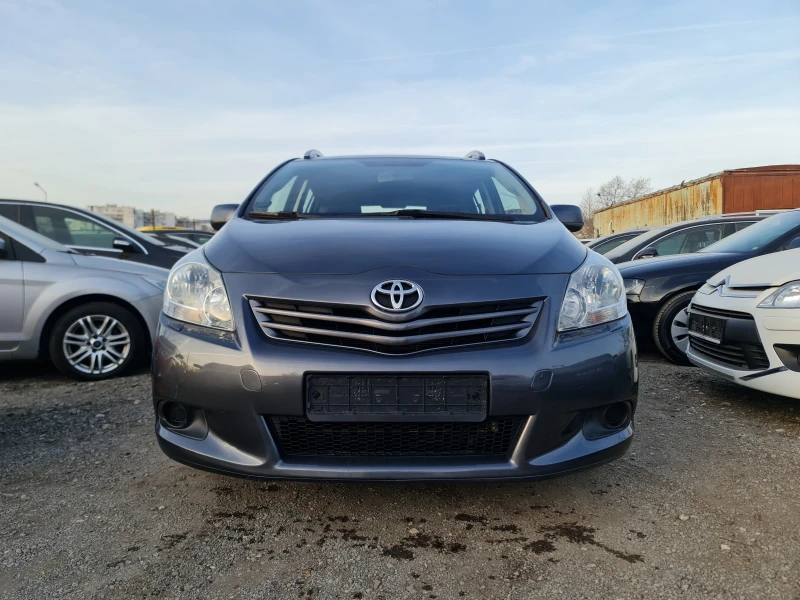 Toyota Verso КАТО ЧИСТО НОВА, снимка 2 - Автомобили и джипове - 48085888