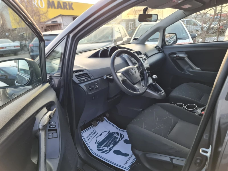 Toyota Verso КАТО ЧИСТО НОВА, снимка 11 - Автомобили и джипове - 48085888