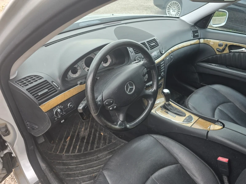 Mercedes-Benz E 500 4-MATIC FACELIFT, снимка 10 - Автомобили и джипове - 51352600