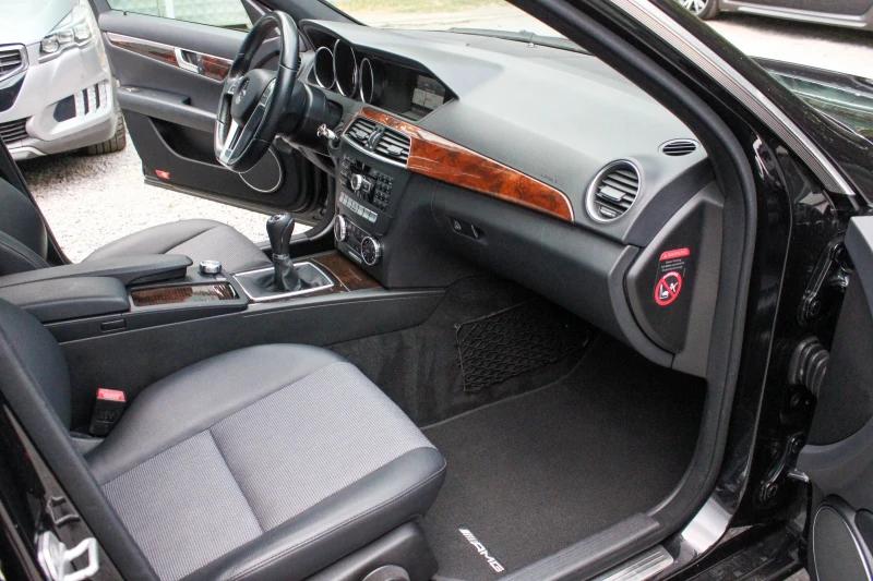 Mercedes-Benz C 220 AMG, снимка 11 - Автомобили и джипове - 51382784
