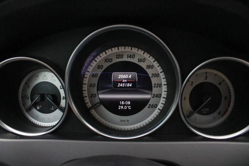 Mercedes-Benz C 220 AMG, снимка 13 - Автомобили и джипове - 51382784