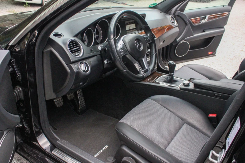 Mercedes-Benz C 220 AMG, снимка 9 - Автомобили и джипове - 51382784