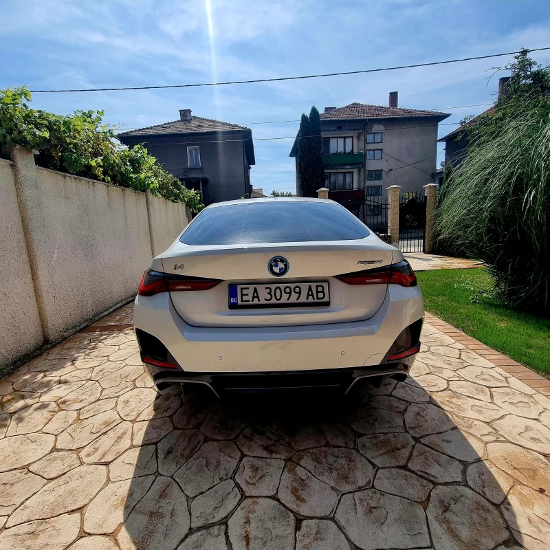 BMW i4 eDrive35 Гран Купе М-пакет, снимка 10 - Автомобили и джипове - 52190842
