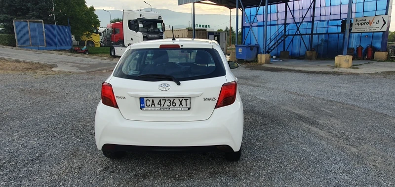 Toyota Yaris, снимка 10 - Автомобили и джипове - 51684186