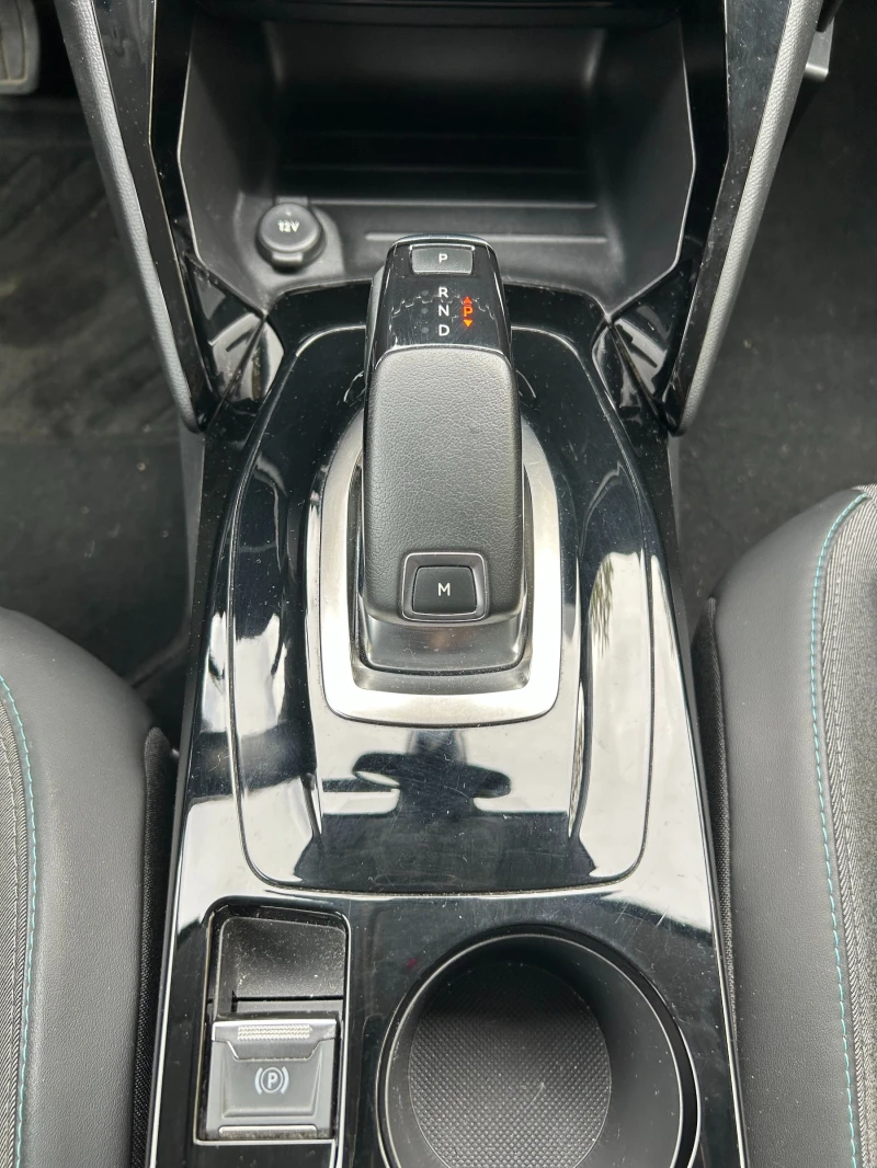 Peugeot 208 Allure 1.2 Puretech 130 EAT8 2020, снимка 10 - Автомобили и джипове - 52383659