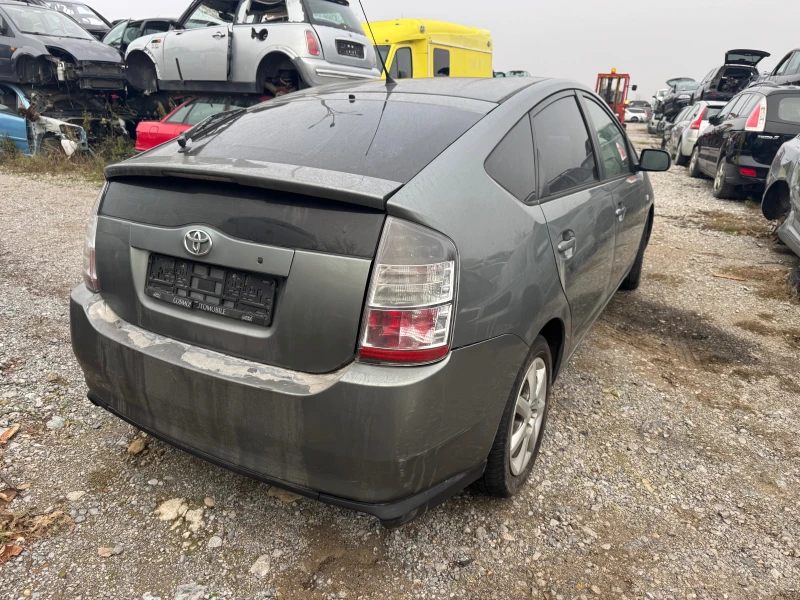 Toyota Prius, снимка 3 - Автомобили и джипове - 52702627