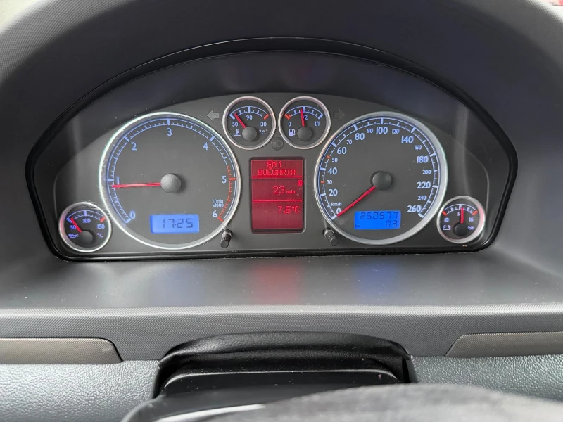 VW Sharan 1.9TDI, снимка 2 - Автомобили и джипове - 53037378