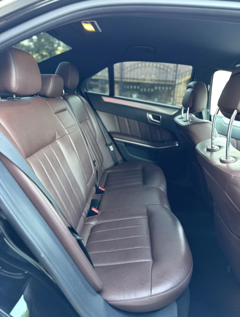 Mercedes-Benz E 350 4 MATIC, снимка 9 - Автомобили и джипове - 53283275