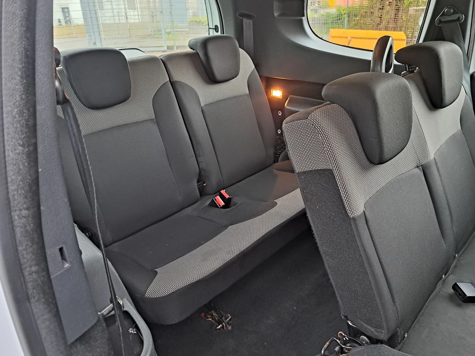 Dacia Lodgy 1.6i/6+ 1/ГАЗ/135хкм/КЛИМА/2015г - изображение 8