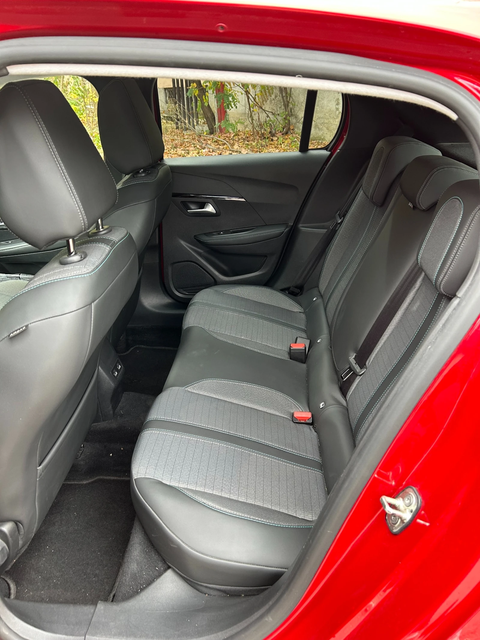 Peugeot 208 Allure 1.2 Puretech 130 EAT8 2020 | Mobile.bg   12