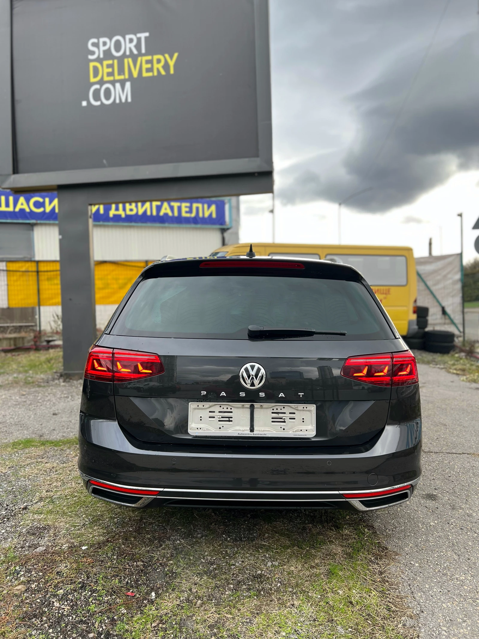 VW Passat 2.0 TDI Elegance | Сервизна история/DIGITAL/MATRIX - изображение 6