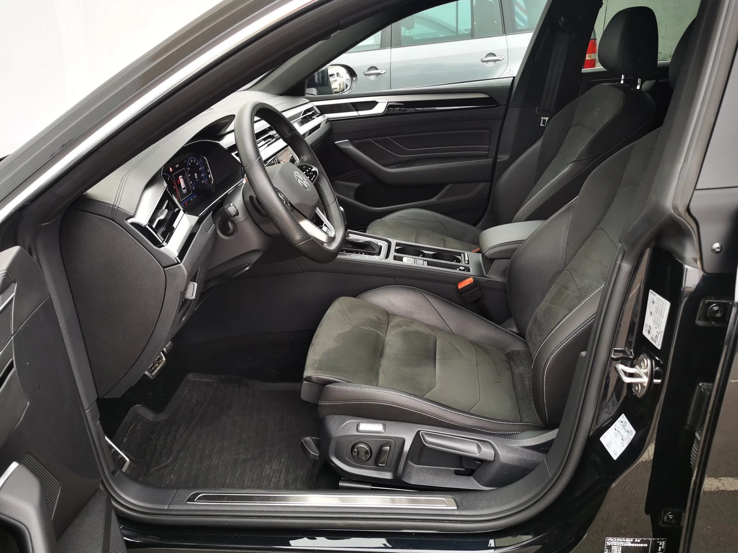 VW Arteon R-Line 2.0 TDI SCR 4MOT DSG, снимка 5 - Автомобили и джипове - 53620449
