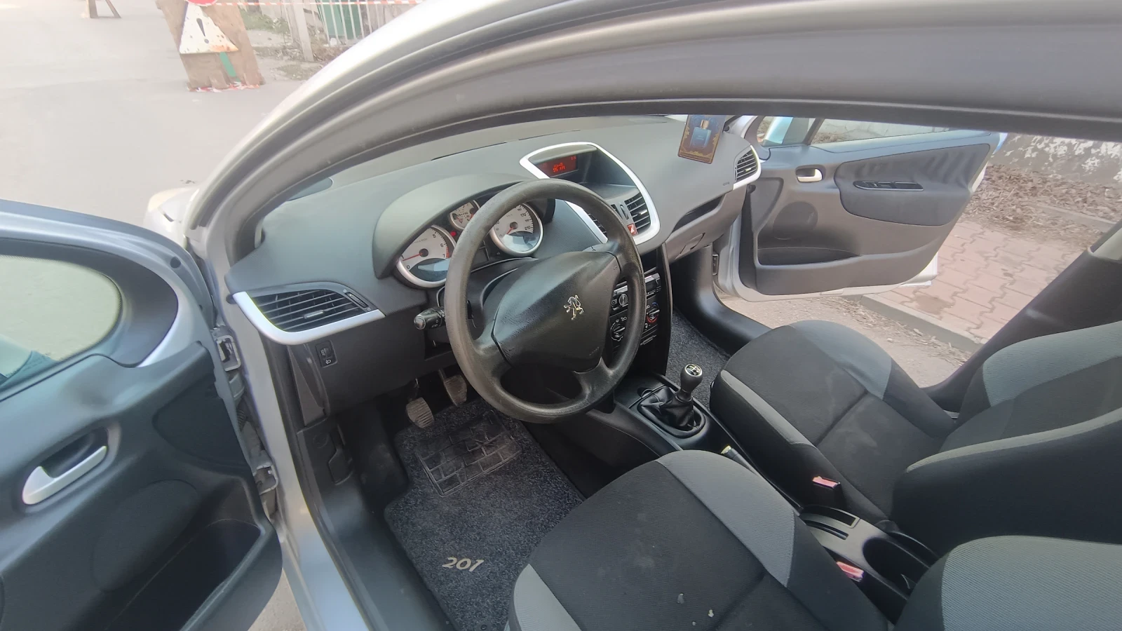 Peugeot 207 1.4 бензин , снимка 9 - Автомобили и джипове - 53741948