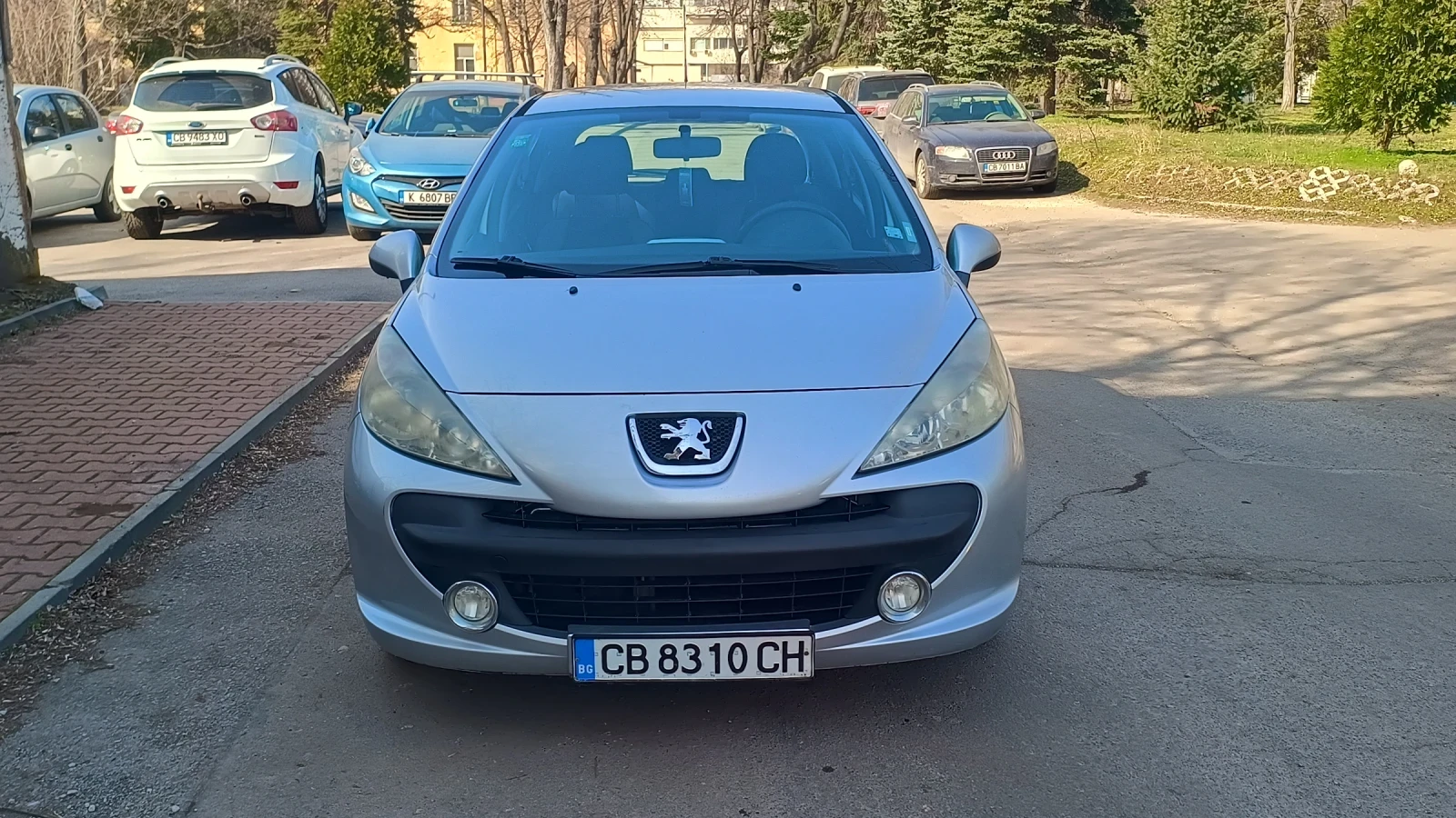 Peugeot 207 1.4 бензин 