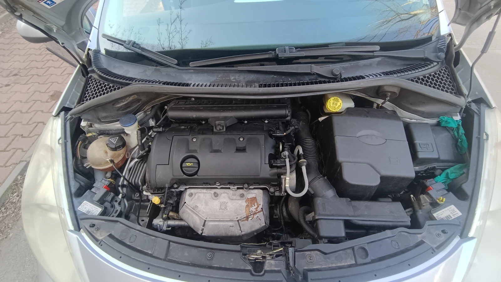 Peugeot 207 1.4 бензин , снимка 10 - Автомобили и джипове - 53741948