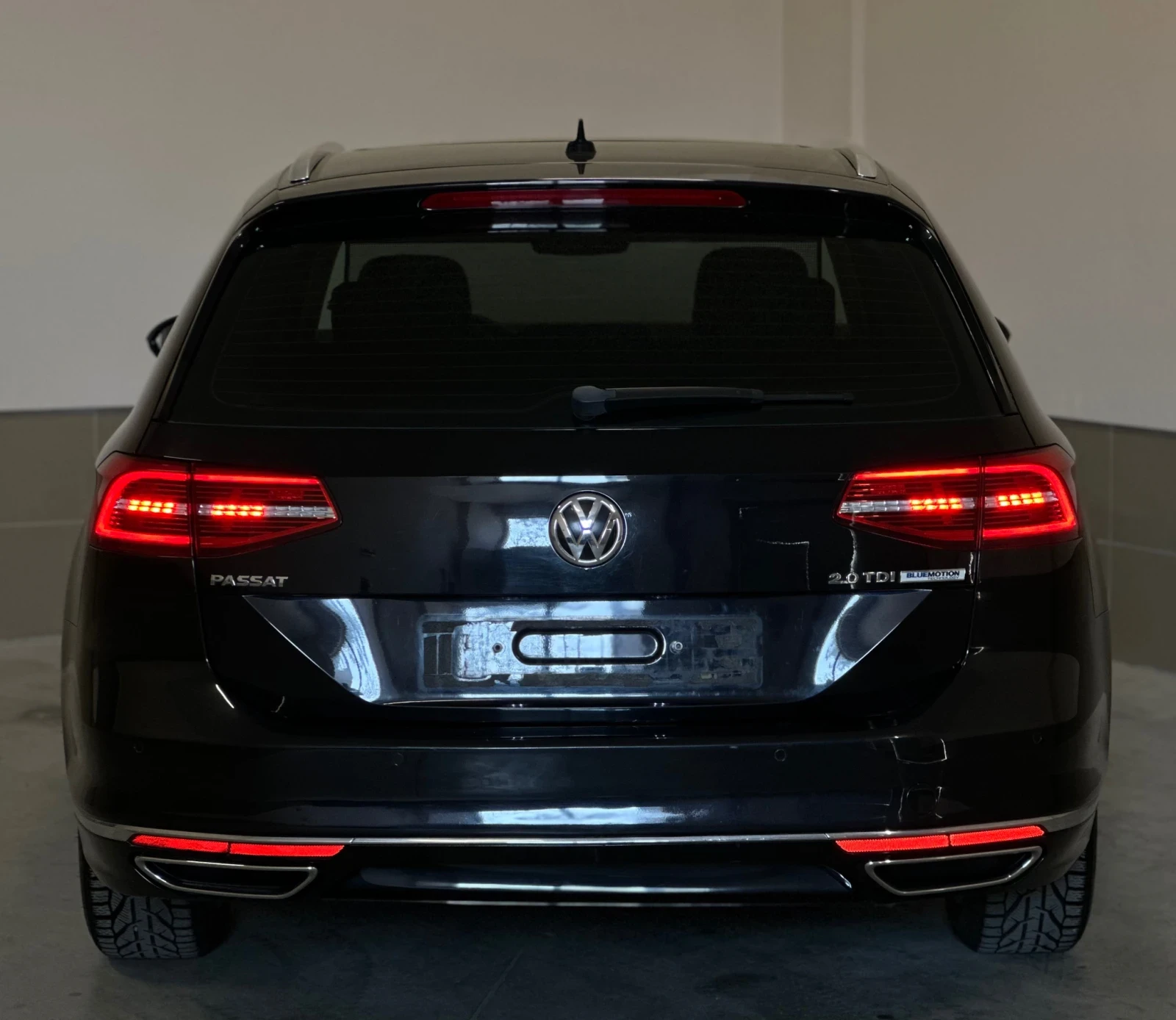 VW Passat R-Line//DIGITAL/Панорама/МАСАЖИ/ПOРЪЧКОВ/LED/FULL/, снимка 8 - Автомобили и джипове - 54068246
