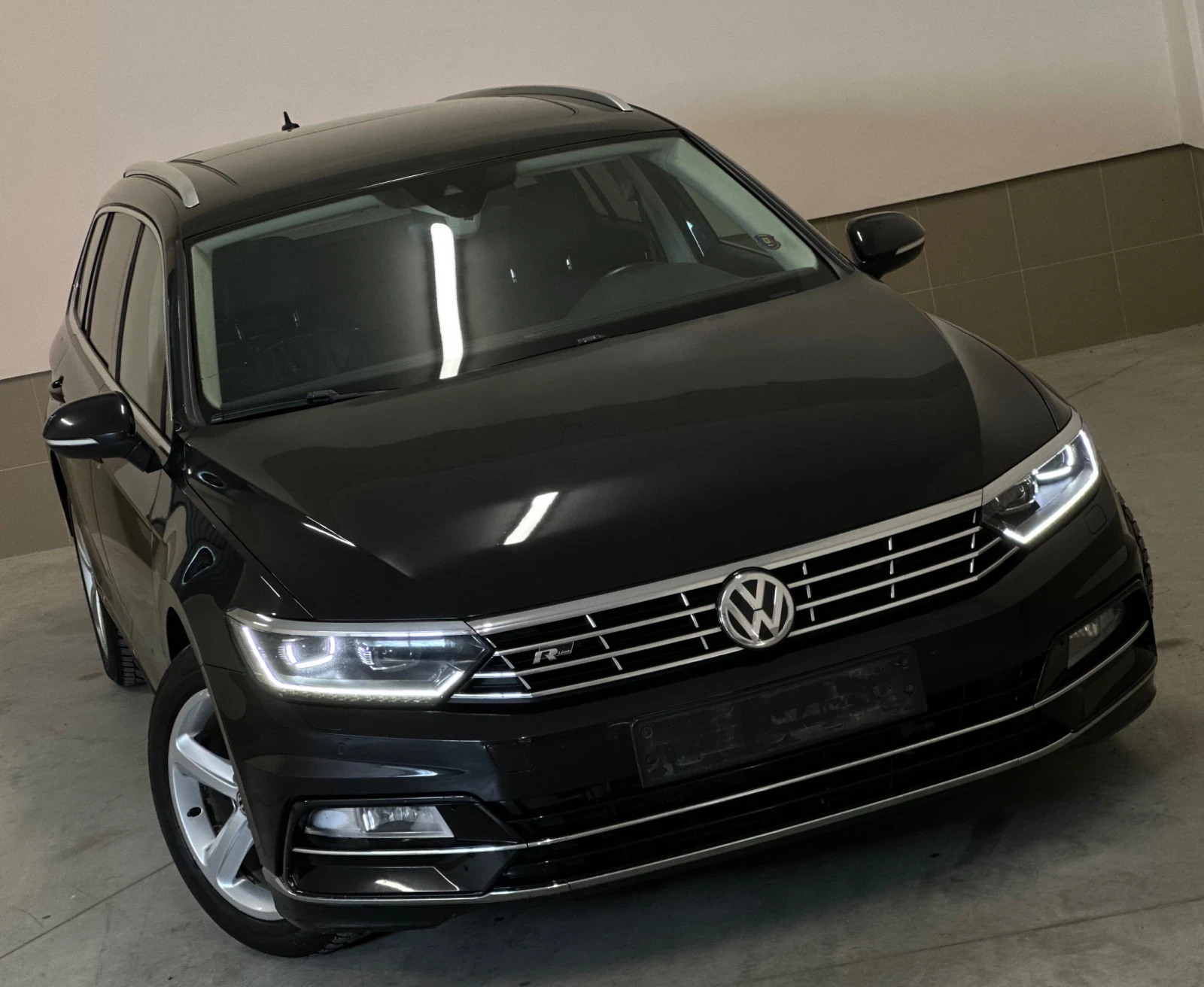 VW Passat R-Line//DIGITAL/Панорама/МАСАЖИ/ПOРЪЧКОВ/LED/FULL/, снимка 3 - Автомобили и джипове - 54068246