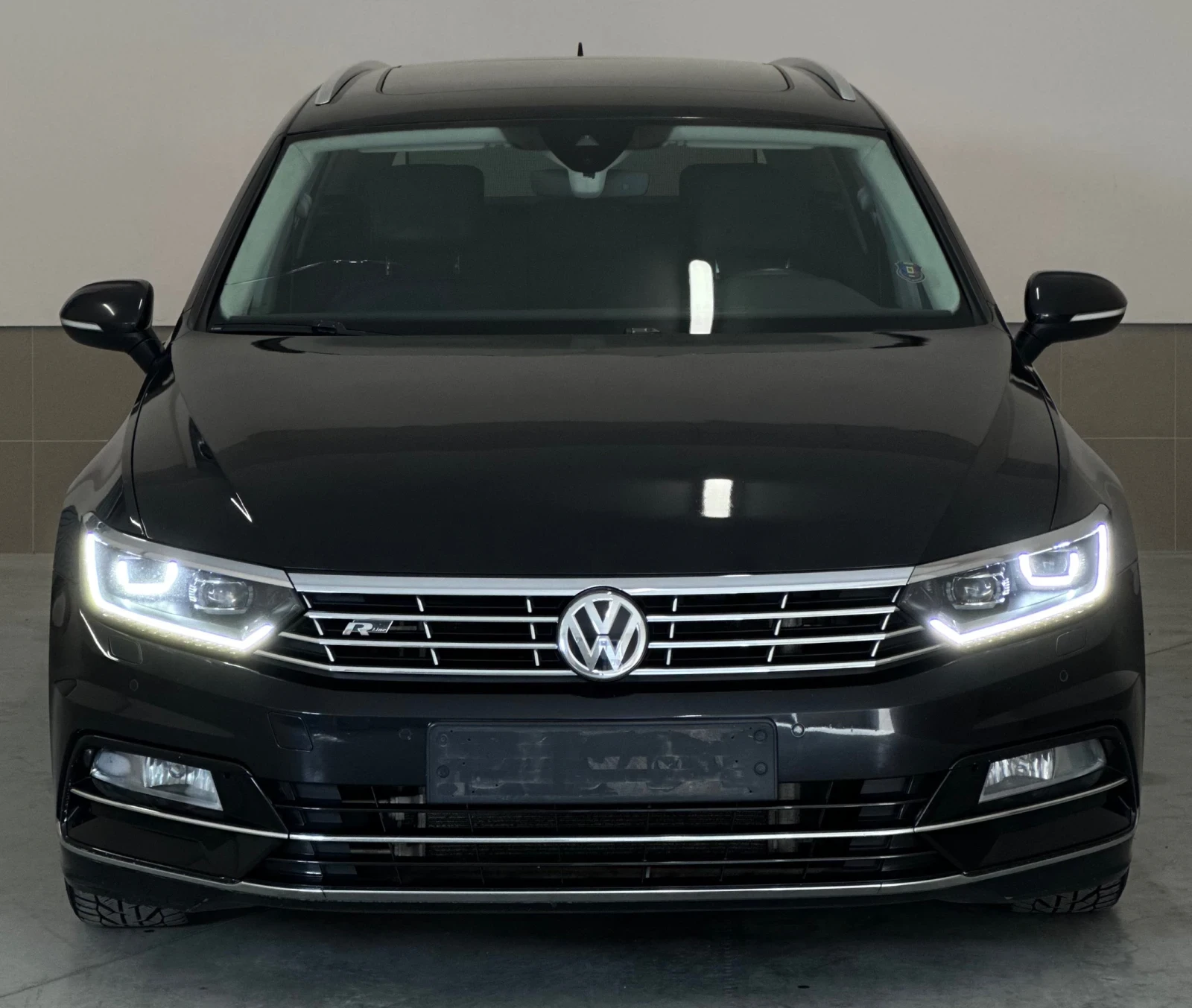 VW Passat R-Line//DIGITAL/Панорама/МАСАЖИ/ПOРЪЧКОВ/LED/FULL/