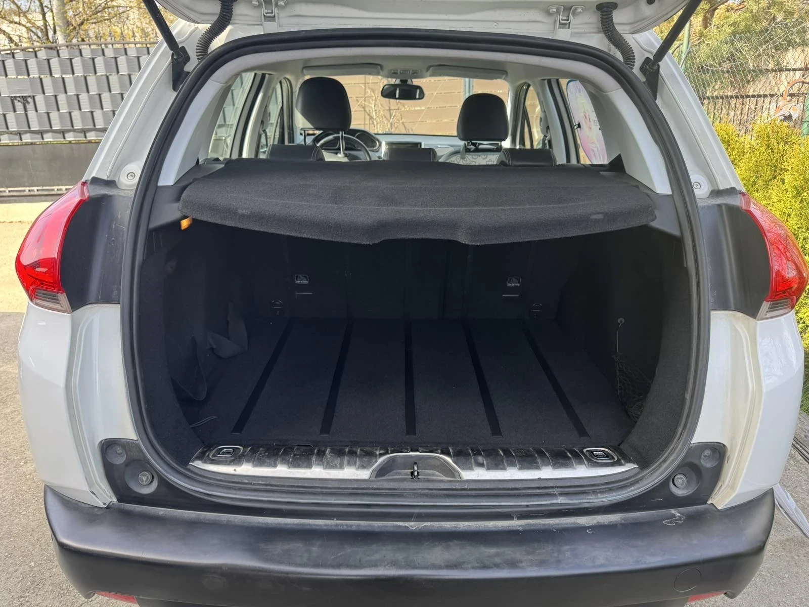 Peugeot 2008 1.6 HDI Allure, снимка 10 - Автомобили и джипове - 54235505