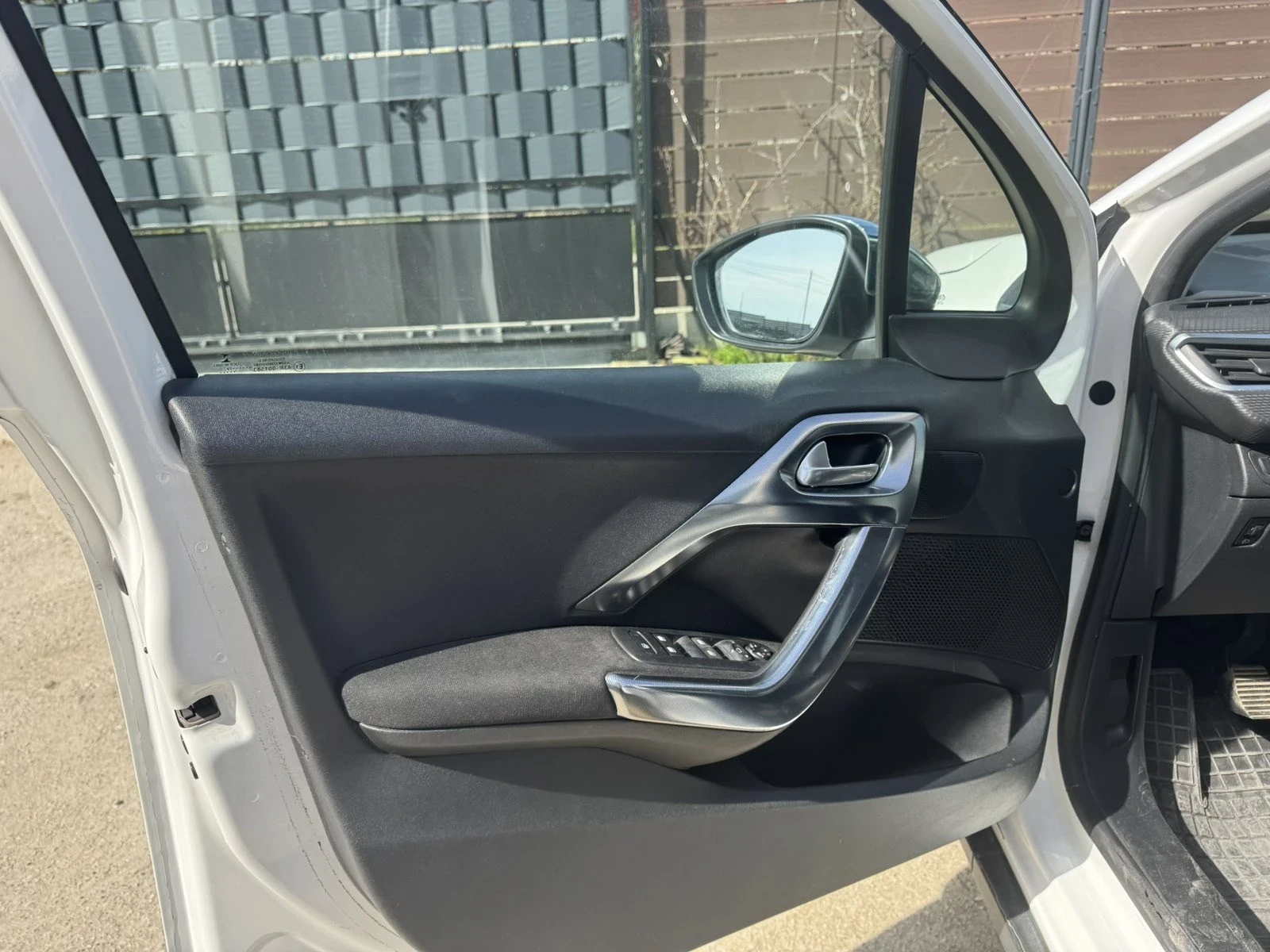 Peugeot 2008 1.6 HDI Allure, снимка 6 - Автомобили и джипове - 54235505