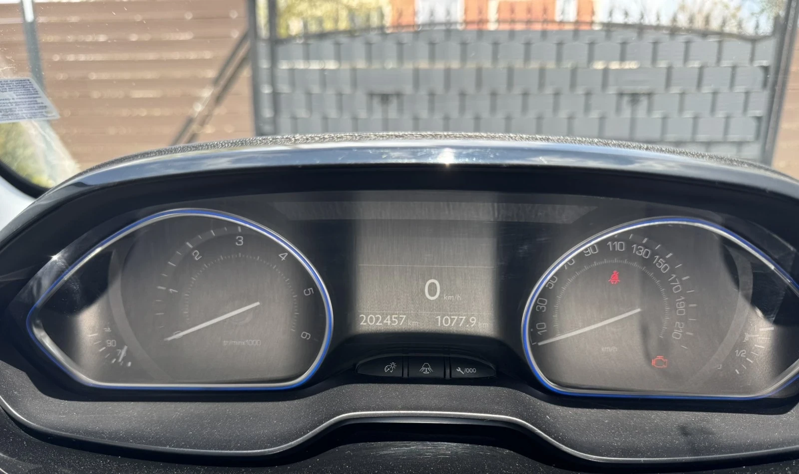 Peugeot 2008 1.6 HDI Allure, снимка 15 - Автомобили и джипове - 54235505