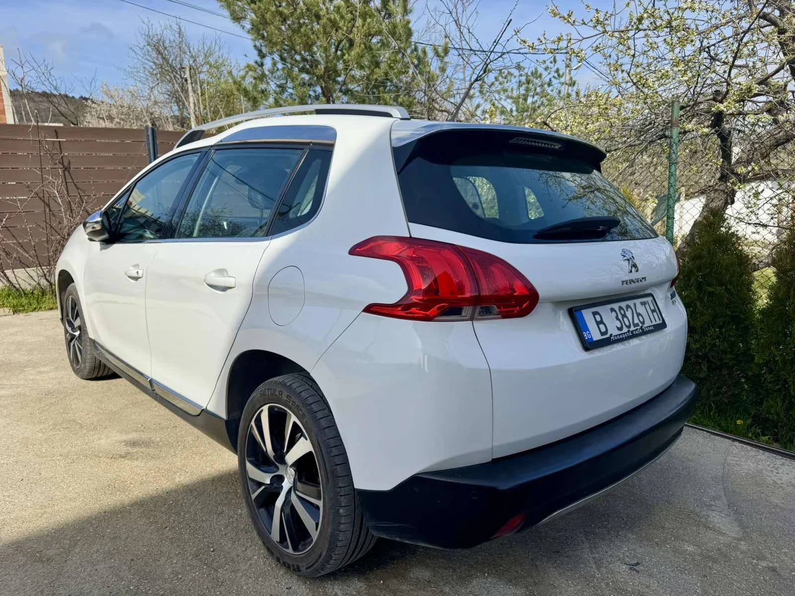 Peugeot 2008 1.6 HDI Allure, снимка 3 - Автомобили и джипове - 54235505