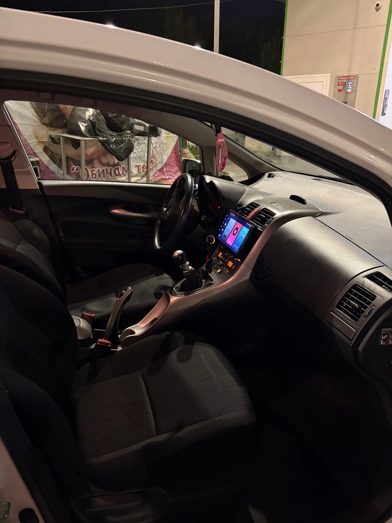 Toyota Auris, снимка 9 - Автомобили и джипове - 54384023