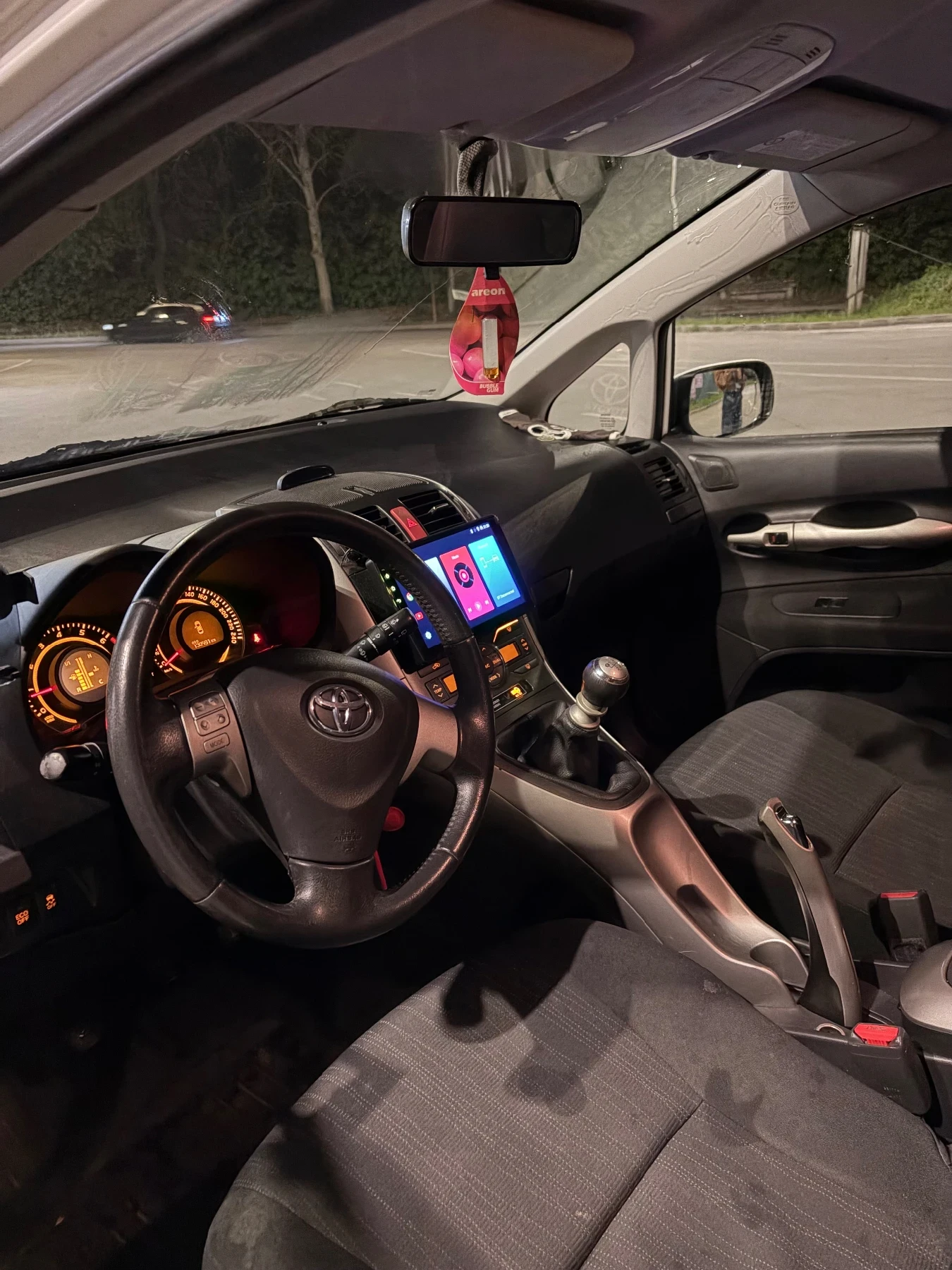 Toyota Auris, снимка 8 - Автомобили и джипове - 54384023