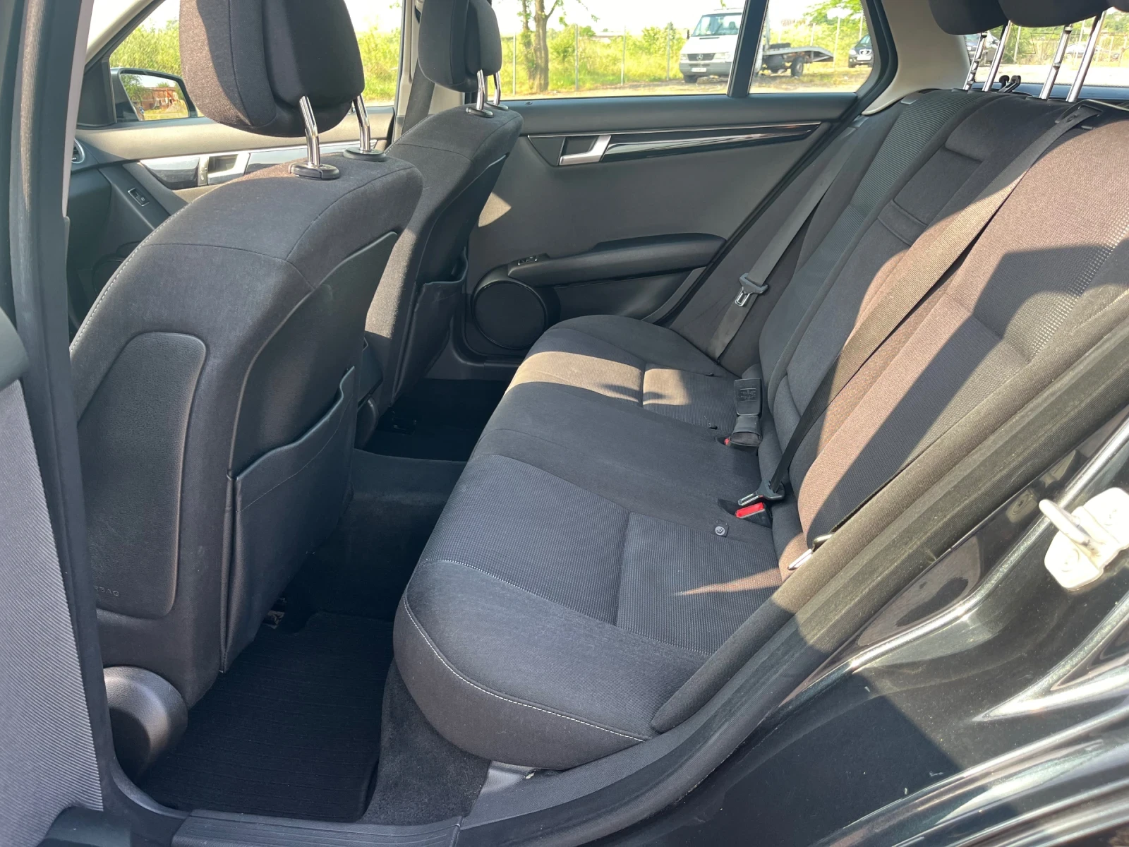 Mercedes-Benz C 220, снимка 10 - Автомобили и джипове - 54832045