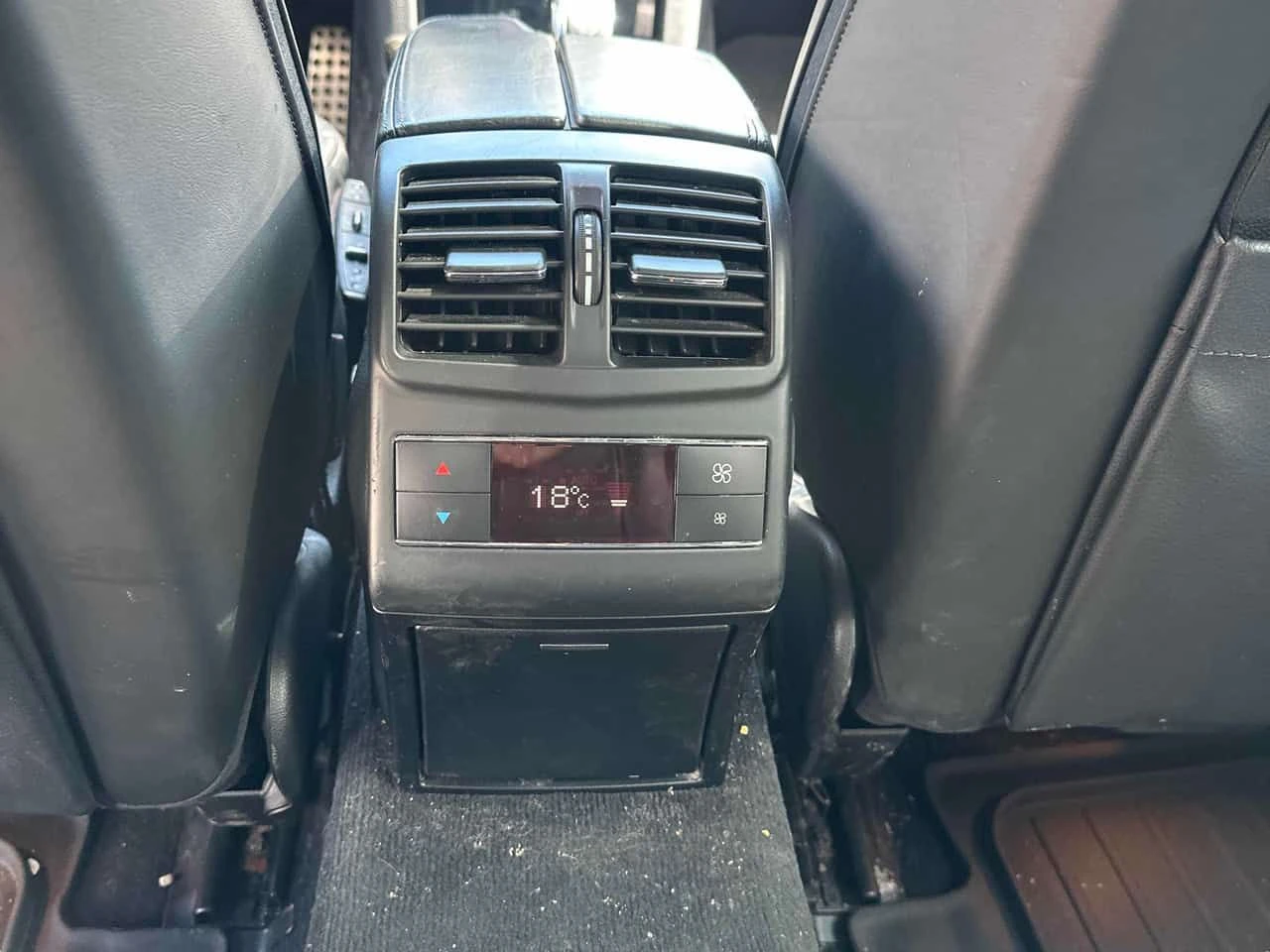 Mercedes-Benz E 63 AMG * CARFAX * ЦЕНА ДО БГ, снимка 11 - Автомобили и джипове - 55203543