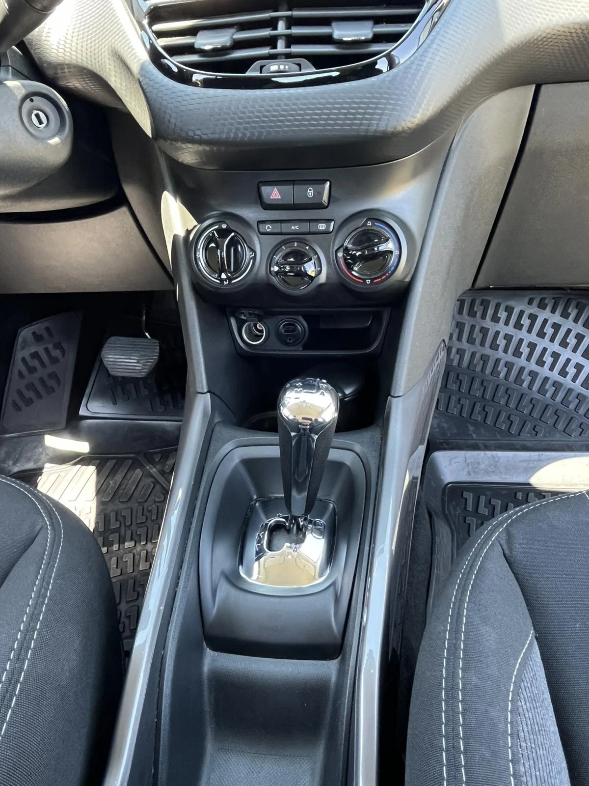 Peugeot 2008, снимка 14 - Автомобили и джипове - 55243338