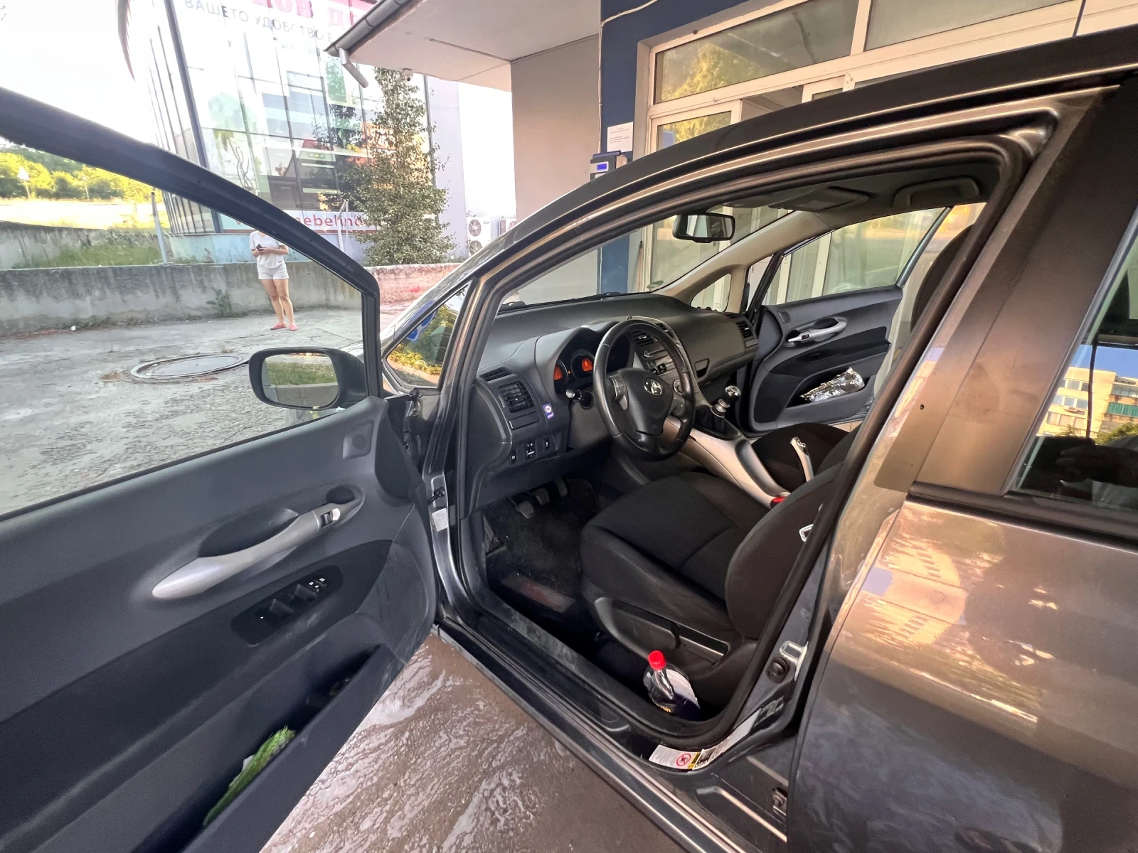 Toyota Auris, снимка 12 - Автомобили и джипове - 55584395