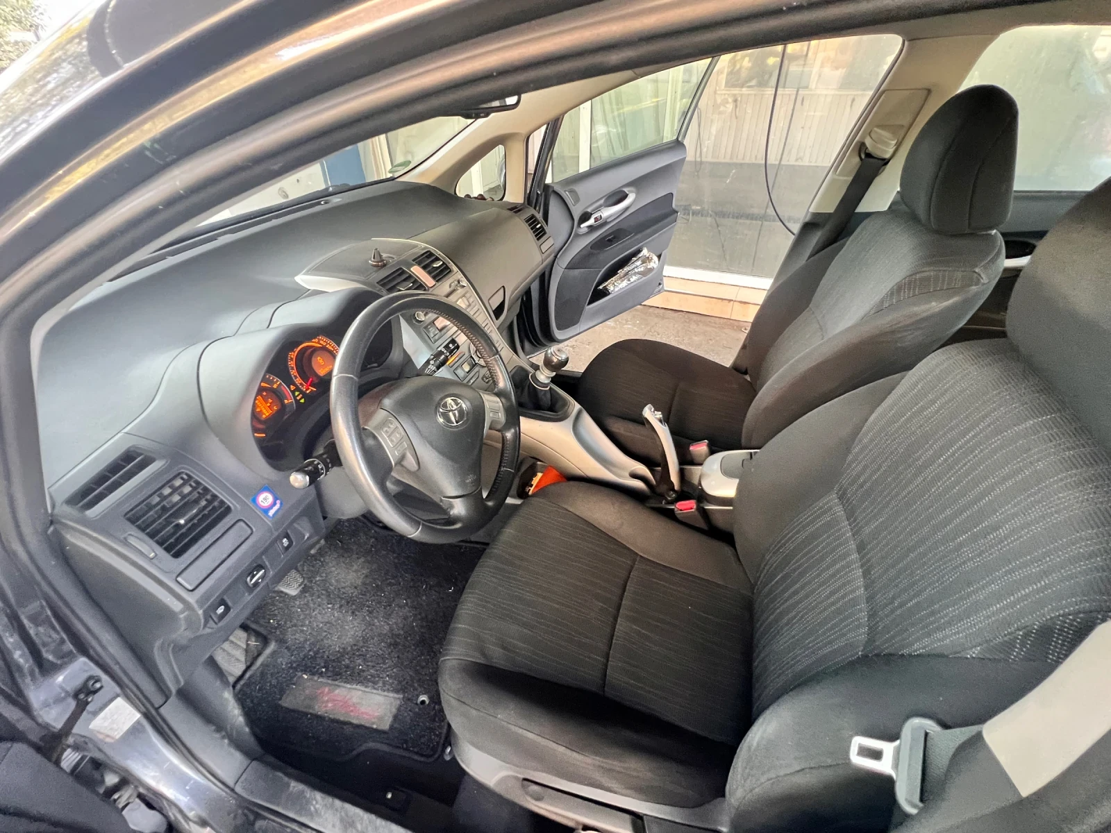 Toyota Auris, снимка 14 - Автомобили и джипове - 55584395