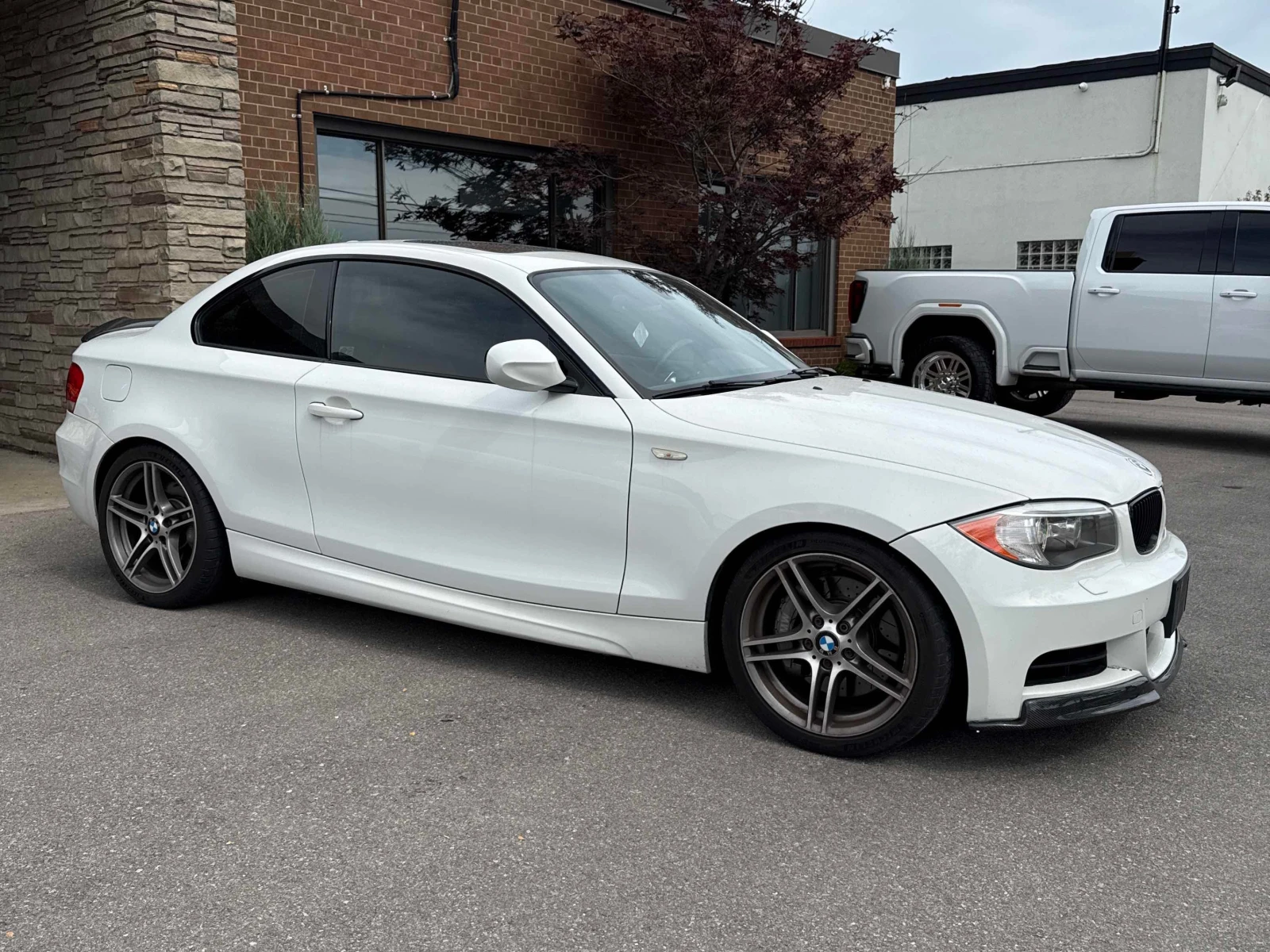 BMW 135 i| HAR/KAR| PANO| ПОДГРЕВИ| ЧЕРВЕН САЛОН| , снимка 3 - Автомобили и джипове - 56108268