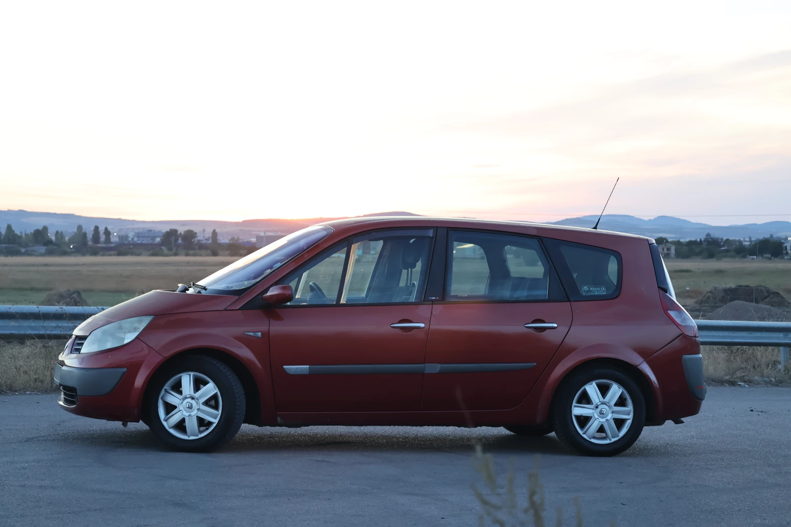 Renault Grand scenic, снимка 3 - Автомобили и джипове - 56172454