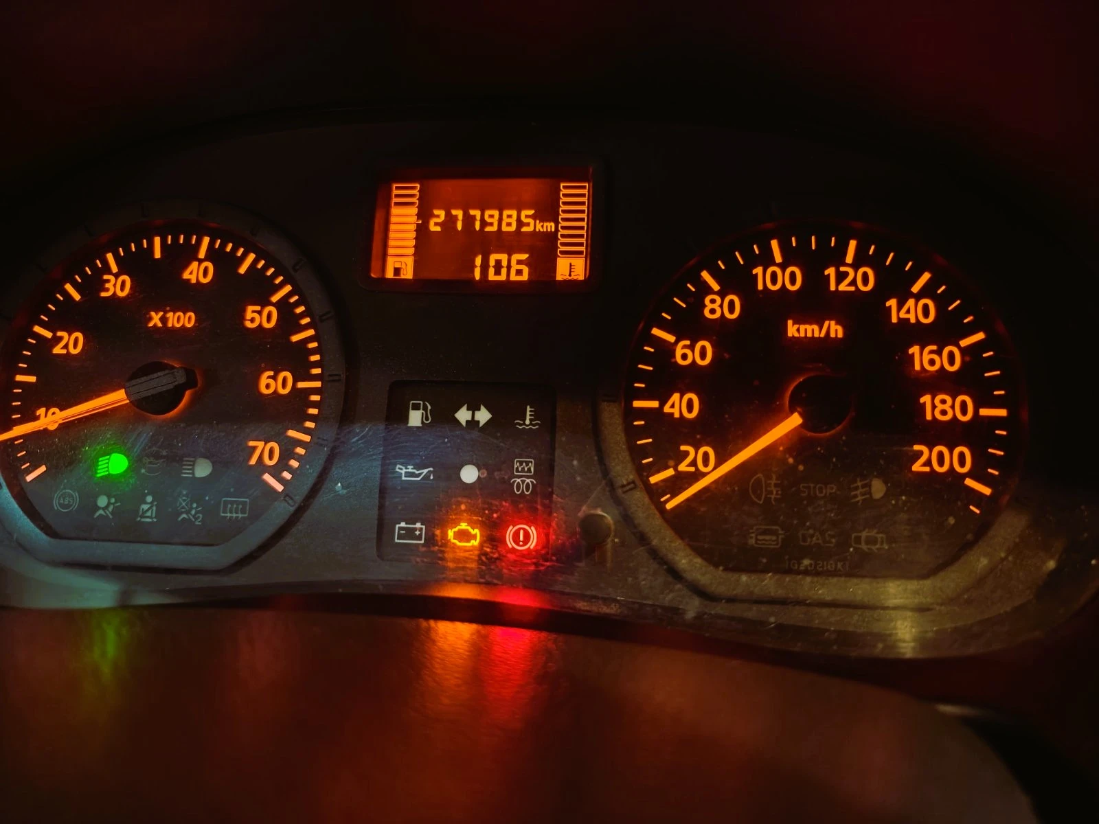 Dacia Logan, снимка 14 - Автомобили и джипове - 56738095