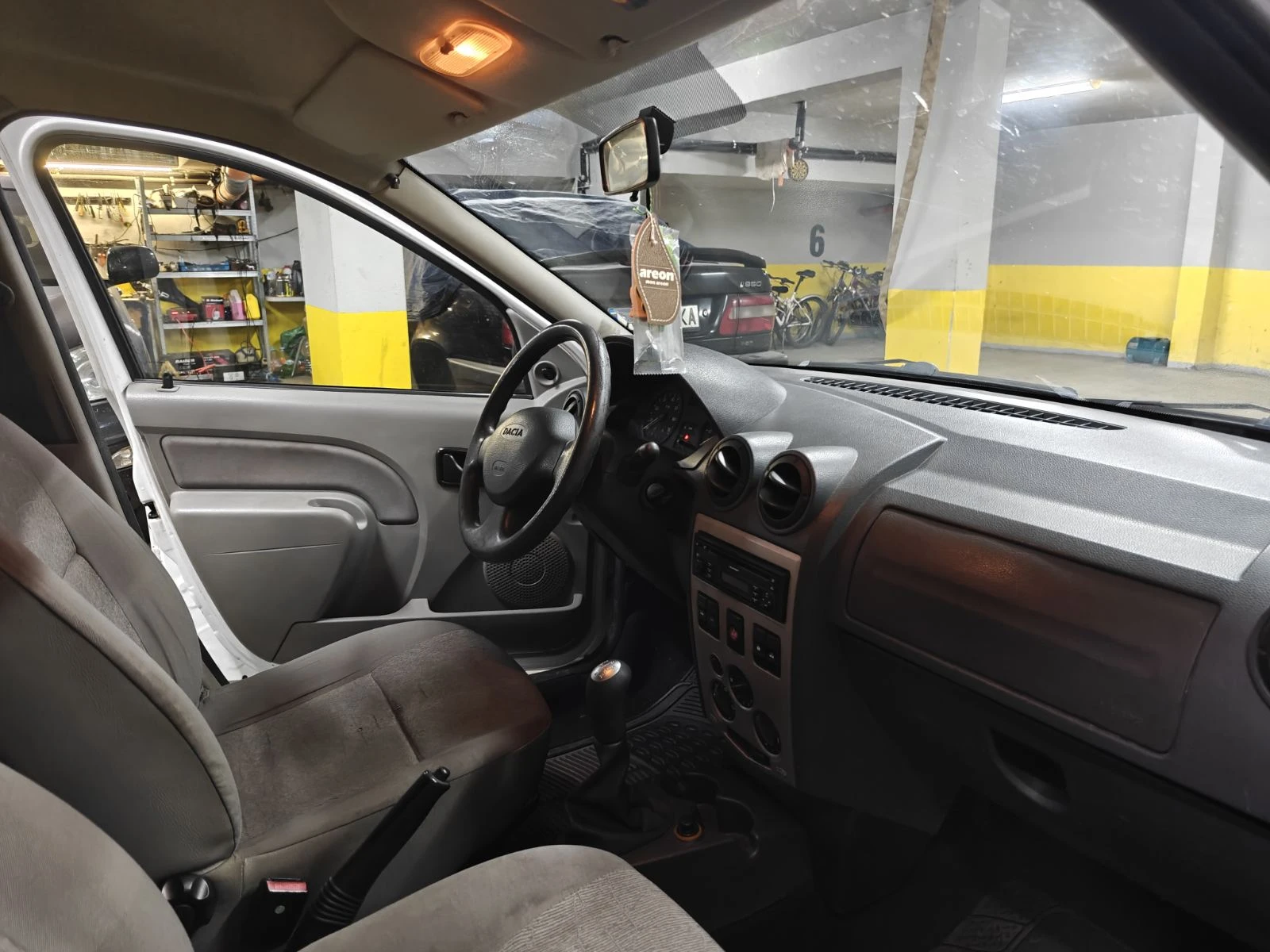 Dacia Logan, снимка 11 - Автомобили и джипове - 56738095
