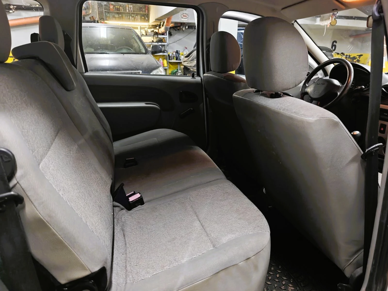 Dacia Logan, снимка 12 - Автомобили и джипове - 56738095