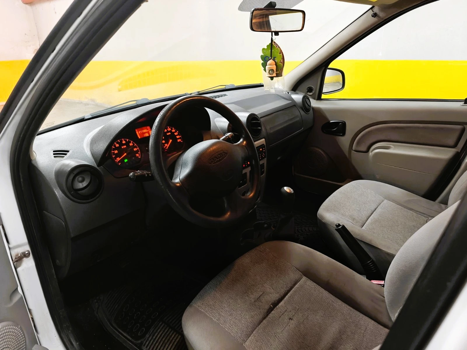 Dacia Logan, снимка 10 - Автомобили и джипове - 56738095