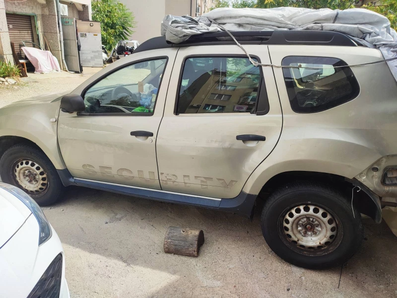 Dacia Duster 1.6-SWISS, снимка 8 - Автомобили и джипове - 53427654