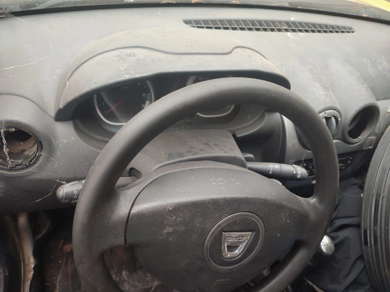 Dacia Duster 1.6-SWISS, снимка 15 - Автомобили и джипове - 53427654