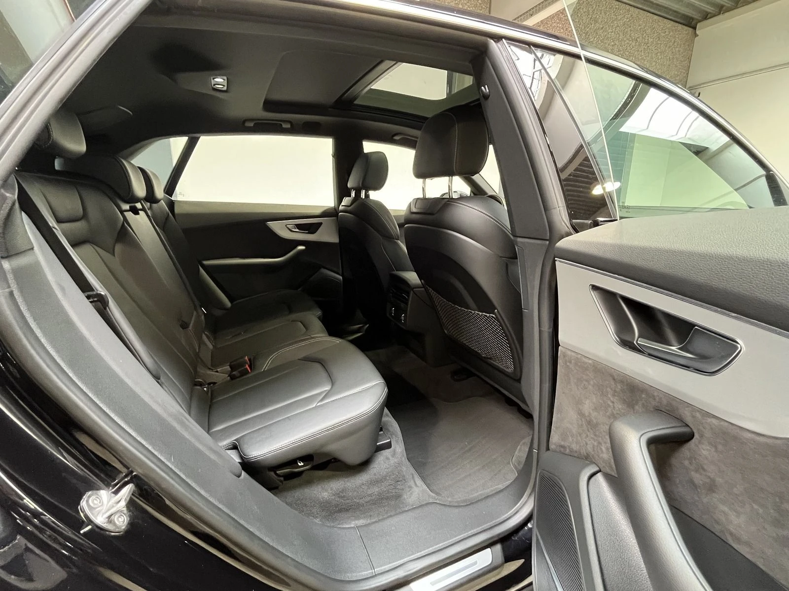 Audi Q8 286HP/S-LINE/SOFTCLOSE/HUD/MATRIX/NAVI/360/204v | Mobile.bg   13